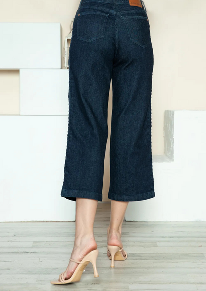 e2619145-4f72-45e1-96f1-41dad76f7560-Max